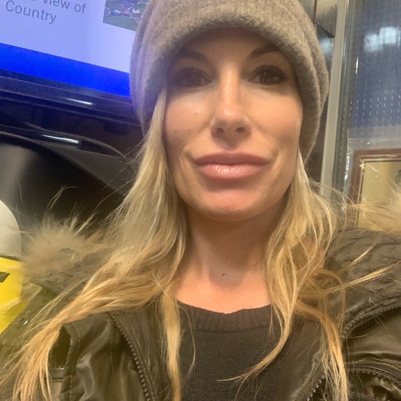 Meet your Posher, Robyn - Picture 1 of 1